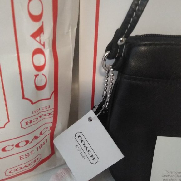 New With Gift Box & Dust Bag Coach Black Small Leather Wristlet F45651 - Picture 10 of 11